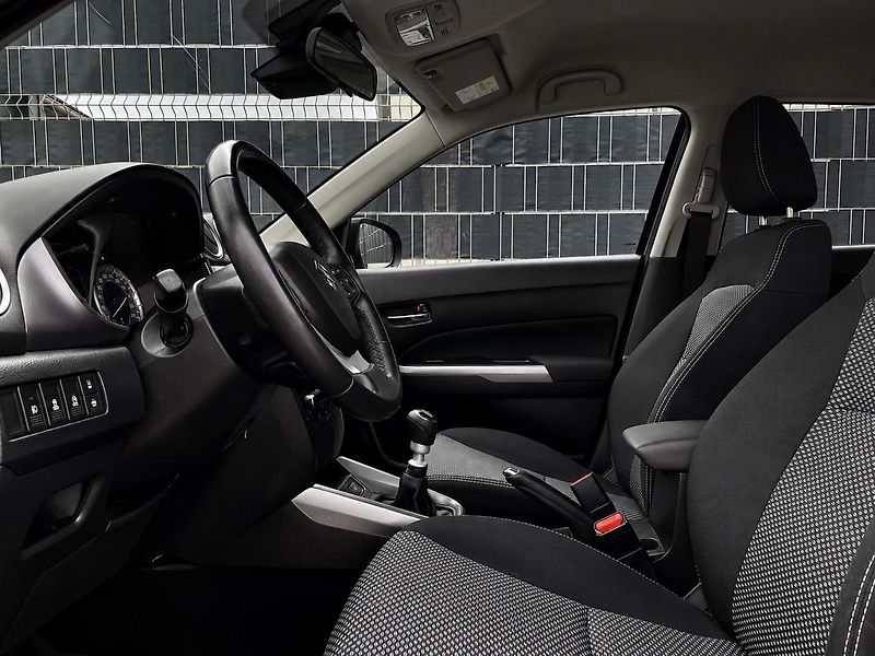 Suzuki Vitara (2021) 1.4 BoosterJet Hybrid - fotka 10 z 33
