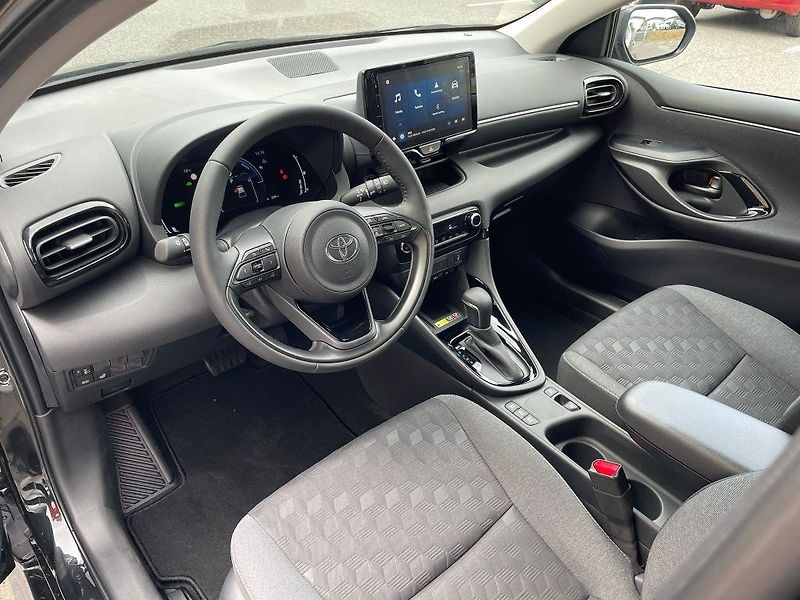 Toyota Yaris 1.5 HEV 116 Style - fotka 15 z 28