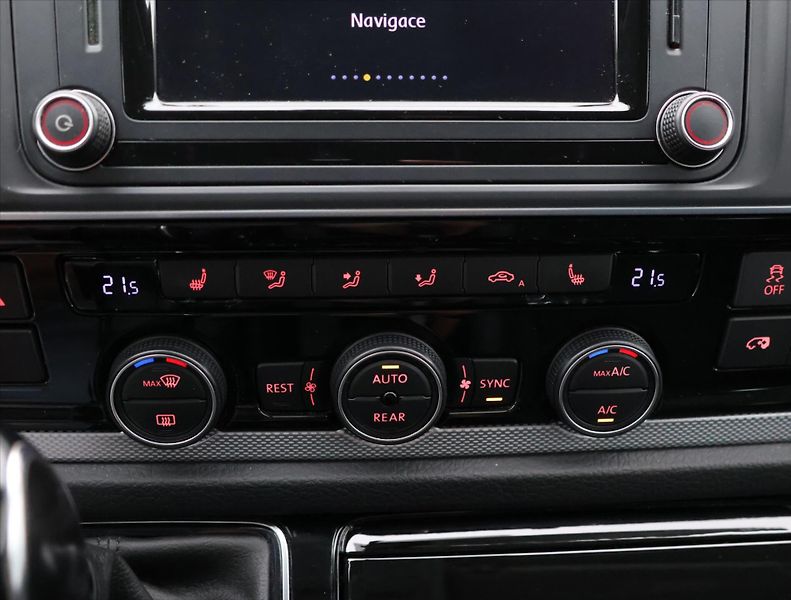 Volkswagen Multivan 2,0 TSI 150 kW 4x4 DPH - fotka 30 z 41