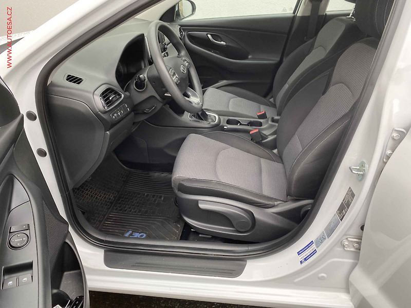 Hyundai i30 (2021) 1.5DPI, 1.maj,ČR, AC - fotka 9 z 16