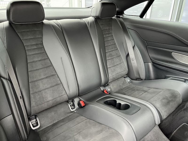 Mercedes-Benz Třídy E E-Třída 220 d 4MATIC kupé AMG - fotka 18 z 19