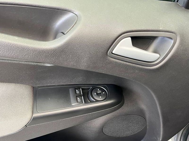 Ford Tourneo Courier Titanium 1.5 TDCi prav.servis - fotka 12 z 44