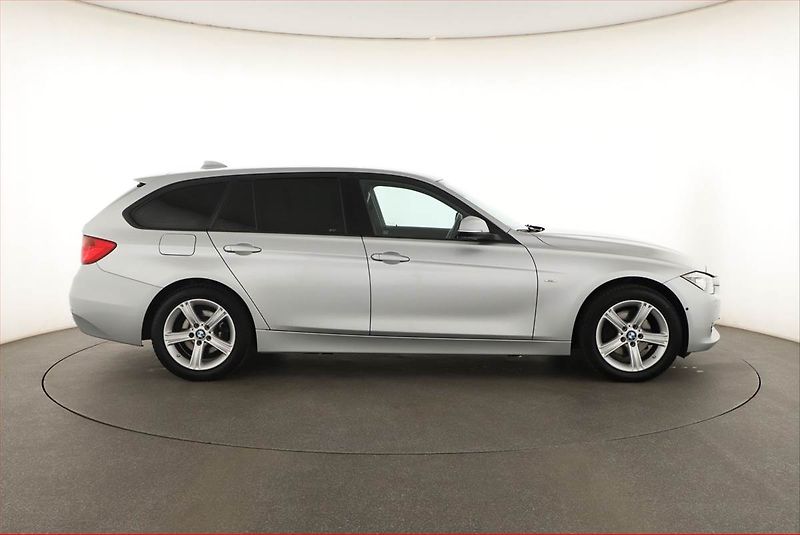 BMW Řada 3 (2013) 320 d xDrive, 4X4, Automat - fotka 6 z 20