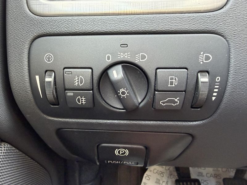 Volvo V70 2.4 D5 KŮŽE NAVIGACE SERVISKA - fotka 14 z 44