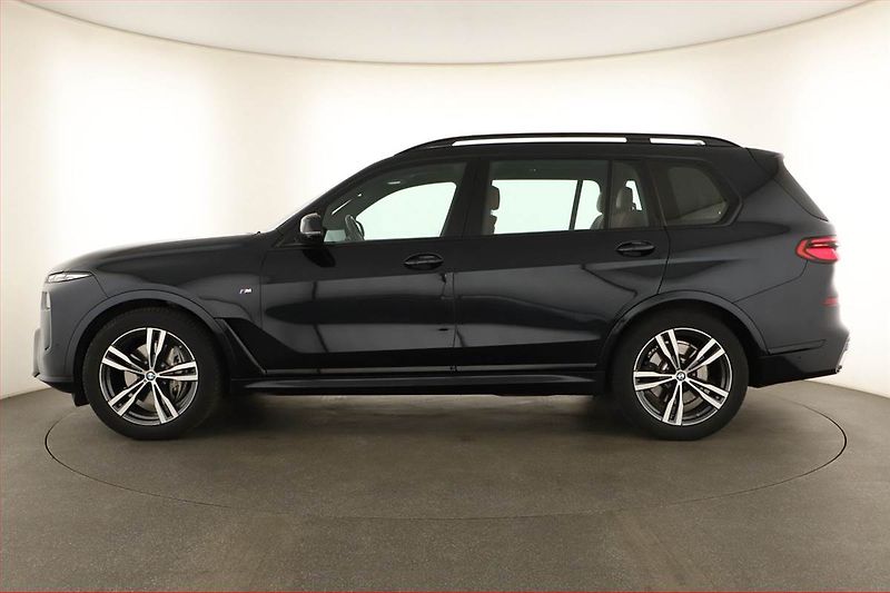 BMW X7 (2023) xDrive40d - fotka 3 z 20