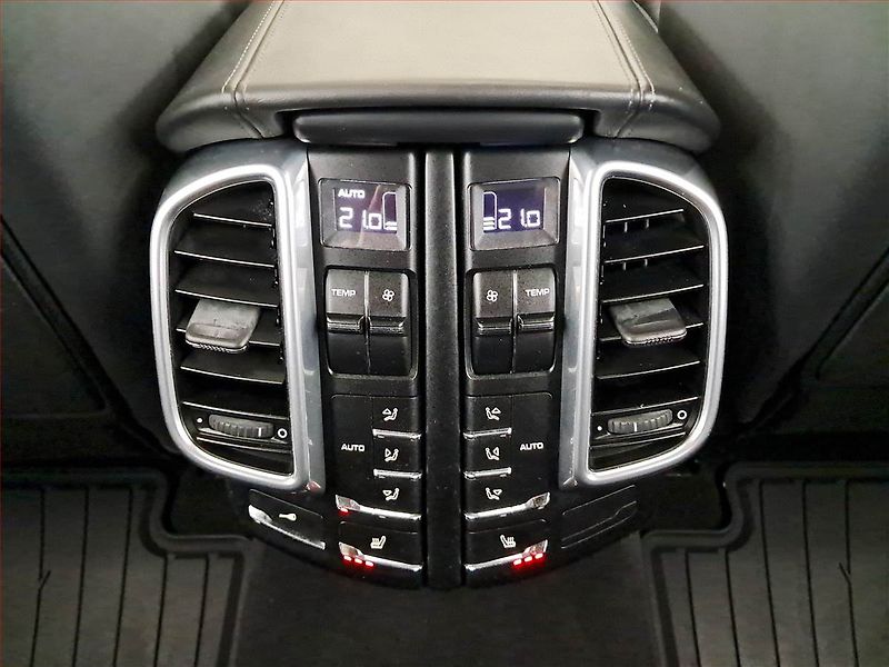 Porsche Cayenne (2010) Turbo - fotka 23 z 23