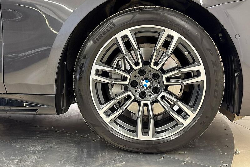 BMW Řada 5 540d xDrive Touring - fotka 7 z 22