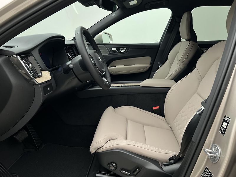 Volvo XC60 (2026) B5 AWD PLUS BRIGHT AUT - fotka 3 z 43