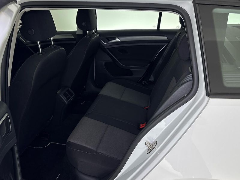Volkswagen Golf Trendline - fotka 8 z 28