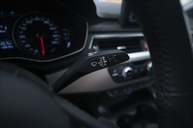 Audi A5 2,0 TDI SPORTBACK NAVI KAMERA - fotka 29 z 44