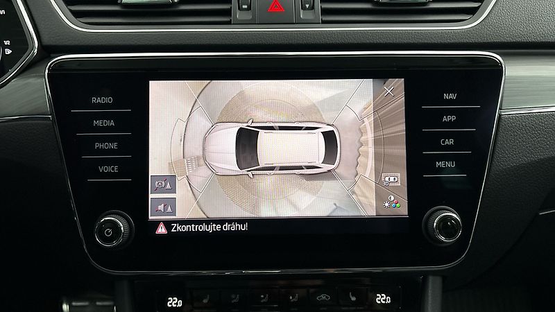 Škoda Superb 2.0 TDI DSG 4x4 Scout Combi - fotka 12 z 35