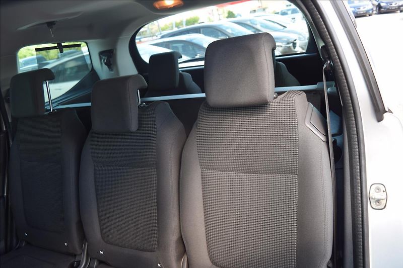 Peugeot 5008 1,6 HDI 88KW AUTOMAT 7MÍST TOP - fotka 17 z 46