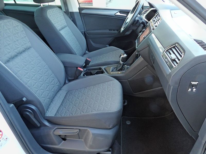 Volkswagen Tiguan (2023) 2.0TDI DSG Virtual Navi ACC - fotka 22 z 34