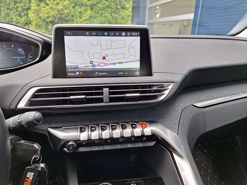 Peugeot 5008 (2019) ALLURE 1.5 BHDi 130k M6 - fotka 17 z 19