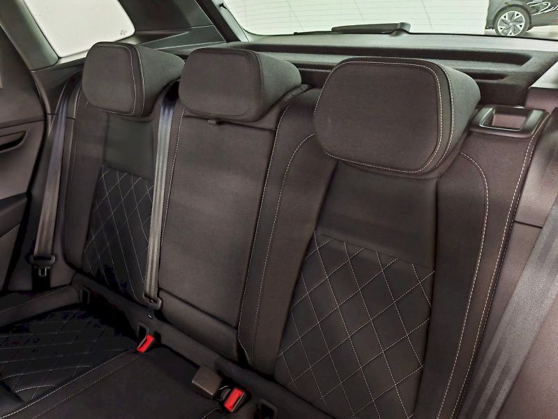 Škoda Karoq (2025) 1.5 TSI 110 kW Sportline - fotka 25 z 32