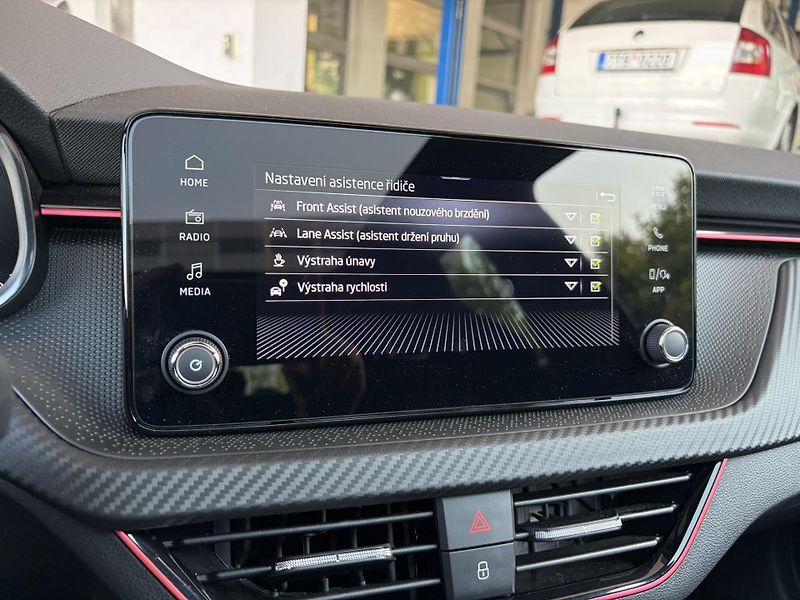 Škoda Kamiq 1.5TSi DSG Monte Carlo 110kW - fotka 22 z 22
