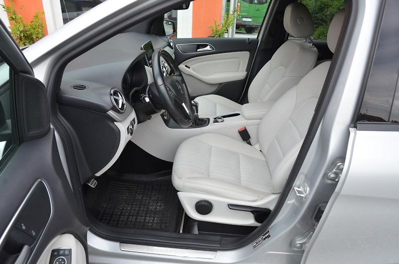 Mercedes-Benz Třídy B (2014) B 180 CDi / NAVI / Bi-XENON - fotka 15 z 33