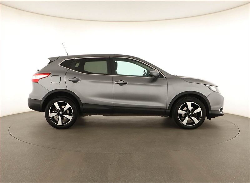 Nissan Qashqai (2017) 1.2 DIG-T, Automat, Tempomat - fotka 6 z 17