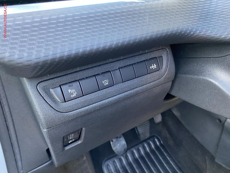 Peugeot 2008 (2014) 1.6 e-HDi, Navi, kamera - fotka 15 z 19