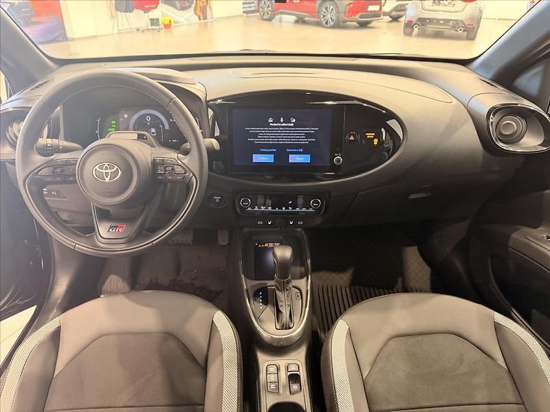 Toyota Aygo 1,5 GR Sport  Hybrid (116k) - fotka 7 z 9