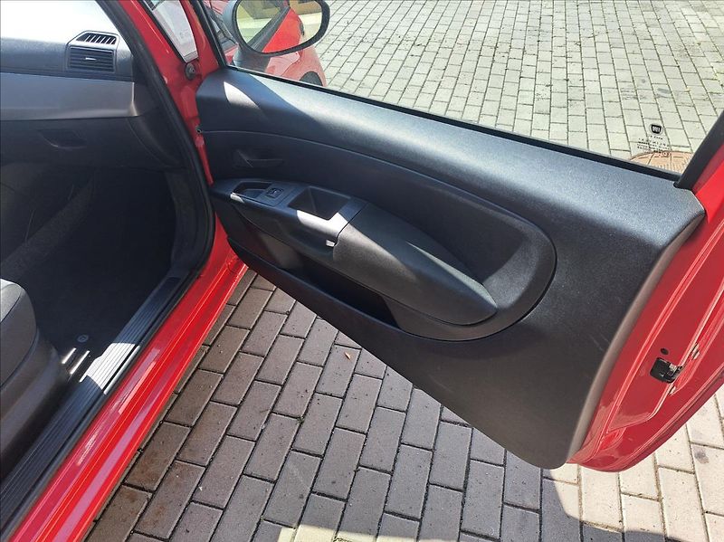 Fiat Punto 1,2 i - fotka 29 z 32