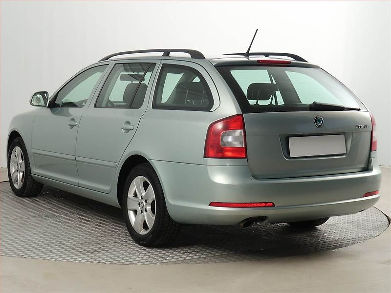 Škoda Octavia (2013) 1.6 TDI, po STK, jezdí výborně - fotka 4 z 15