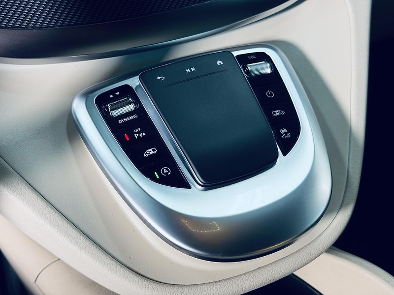 Mercedes-Benz Třídy V (2024) 300d*EXL*AMG*4M*NEZTOP*27.ZÁR - fotka 21 z 39