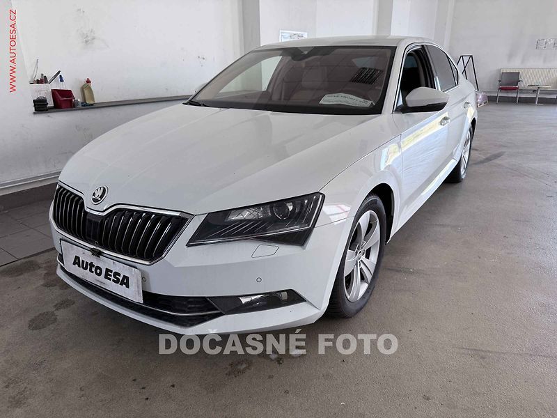 Škoda Superb (2017) 2.0TDi, ČR, DSG, bixen - fotka 1 z 3