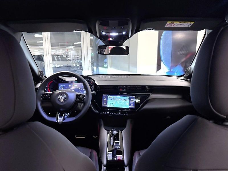 Alfa Romeo Junior (2026) Speciale 156k Elettrica 54 kWh - fotka 19 z 20