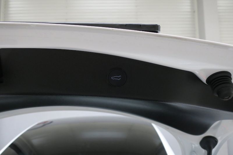 Tesla Model 3 (2023) Long Range Dual Motor SOH 97% - fotka 43 z 47