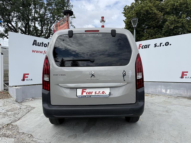 Peugeot Rifter (2020) 1.2 PureTech 7 míst ser.knížka - fotka 6 z 23