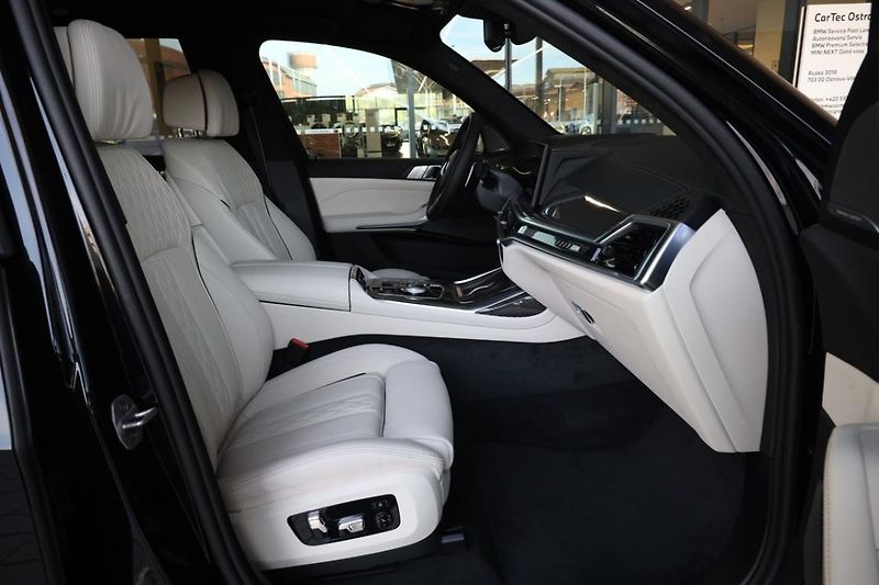 BMW X7 M60i xDrive - fotka 14 z 18