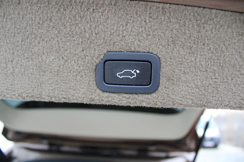 Volvo XC60 2,4D SUMMUM - fotka 12 z 22