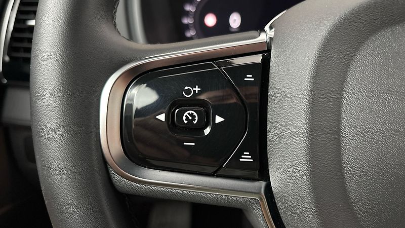 Volvo XC90 2.0 B5 AUT AWD Plus Bright - fotka 14 z 32
