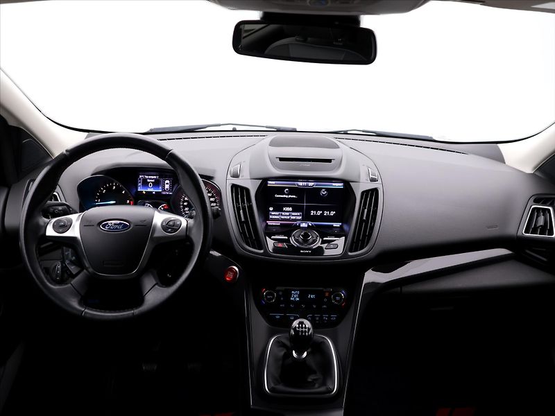 Ford Kuga 2,0 TDCi 132kW 4x4 Titanium - fotka 26 z 35