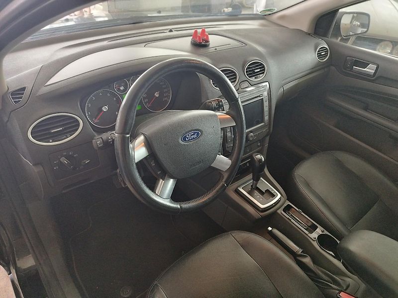 Ford Focus (2006) 2,0i,107KW,AUTOMAT,XEN,ALU,NAV - fotka 19 z 36