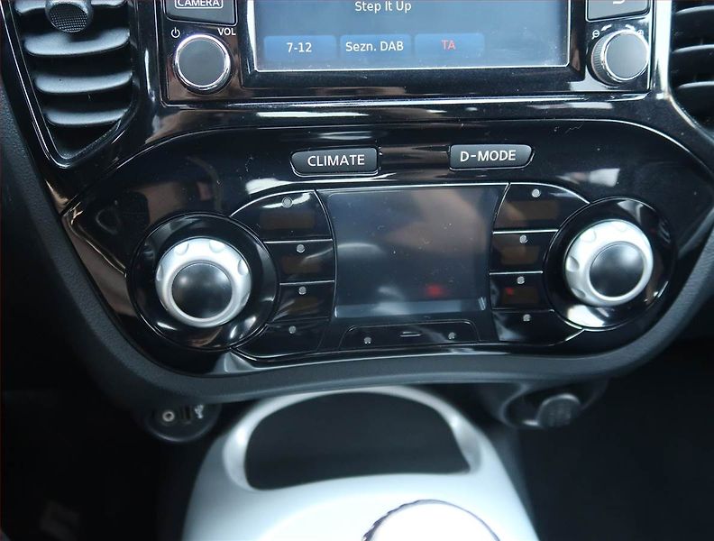 Nissan Juke (2015) 1.2 DIG-T, Serv.kniha, Navi - fotka 17 z 20