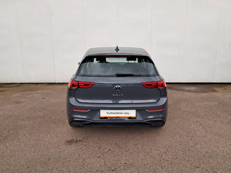 Volkswagen Golf (2023) LIFE 1.0 e-TSI / 81 kW DSG7 - fotka 26 z 27
