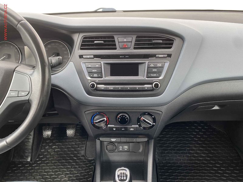 Hyundai i20 (2017) 1.2i, 2.maj,ČR, Family+ - fotka 12 z 16