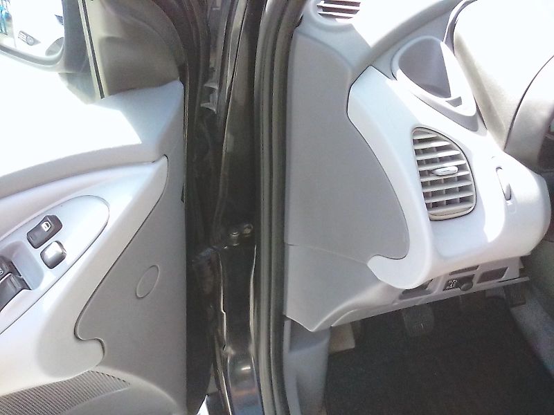Nissan Almera Tino (2005) 1.8i 16V, kola navíc, závěs - fotka 22 z 32