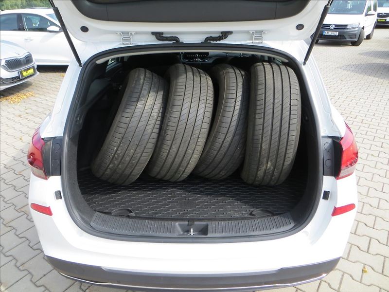 Hyundai i30 1,5 T-GDI mHEV Family Smart - fotka 7 z 28