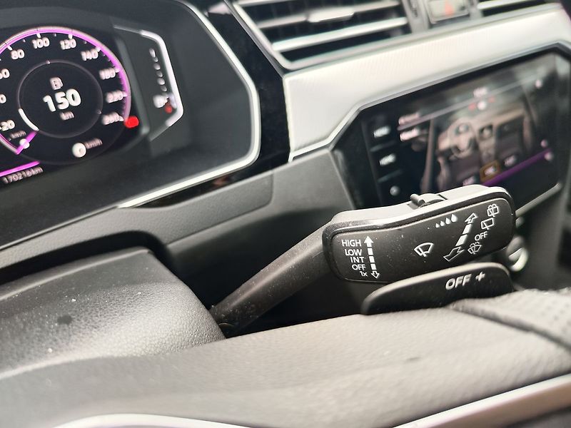 Volkswagen Passat 2.0 TDI/140kW R-Line DSG - fotka 30 z 37