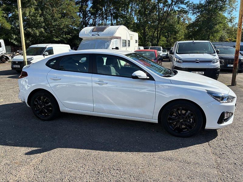 Hyundai i30 1.0 T-GDi 88 kW Fastback ČR - fotka 3 z 22