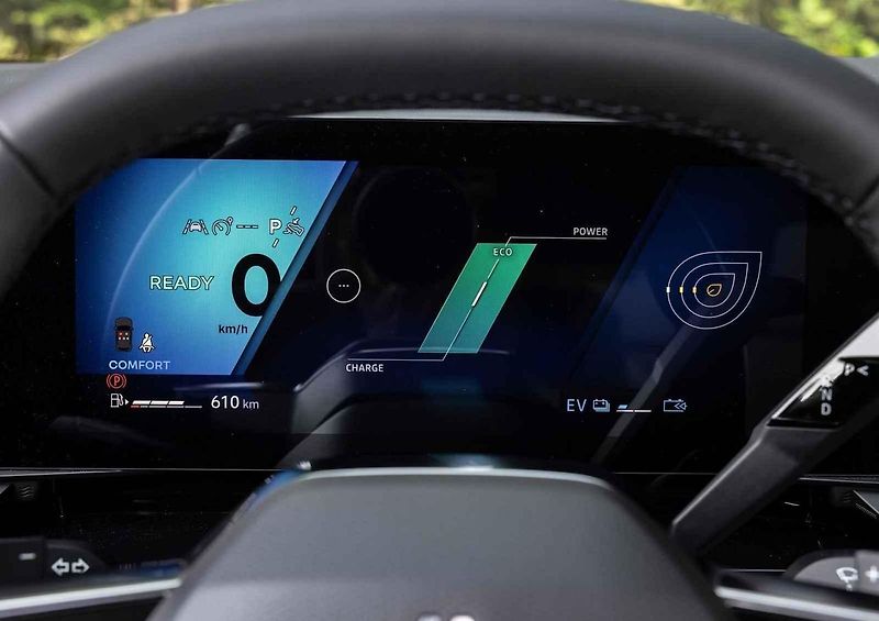 Renault Espace jezdí teď skutečně tiše a pohodlně.