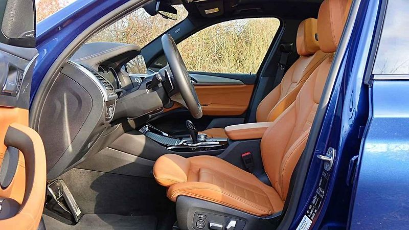 BMW X3 M40i.