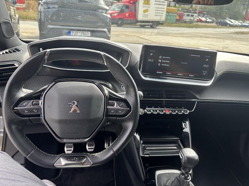 Peugeot 2008 (2021) GT PureTech 130k MAN6 - fotka 15 z 20
