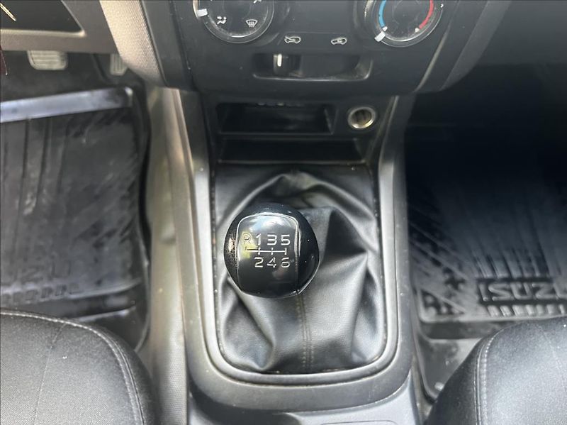 Isuzu D-Max 1,9 SC skříň  6 M/T L 4x4 - fotka 14 z 31