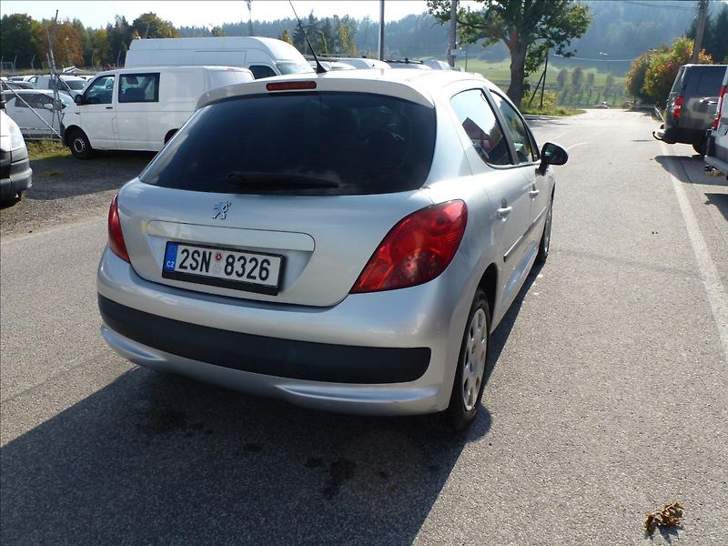 Peugeot 207 1,4 - fotka 10 z 43