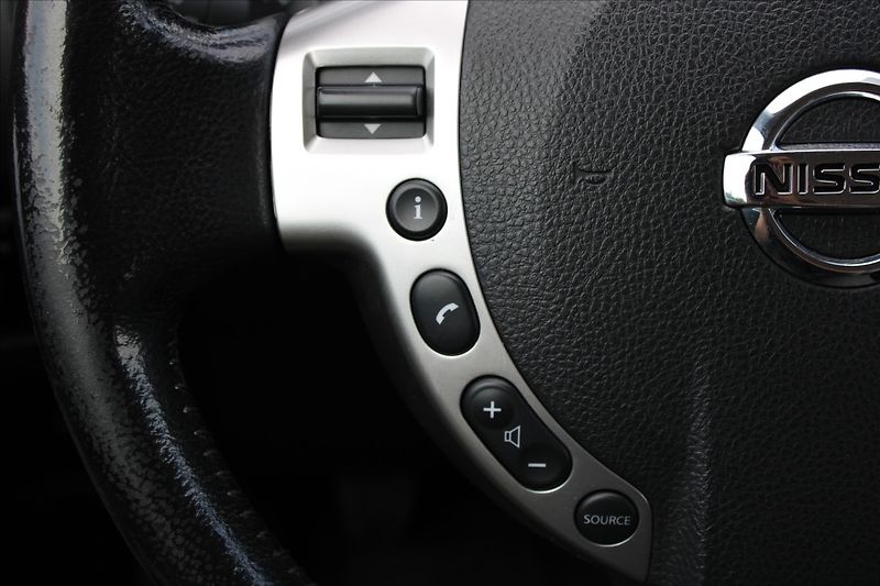 Nissan Qashqai 2,0 i  NOVÉ V ČR,4x4,TAŽNÉ - fotka 15 z 24
