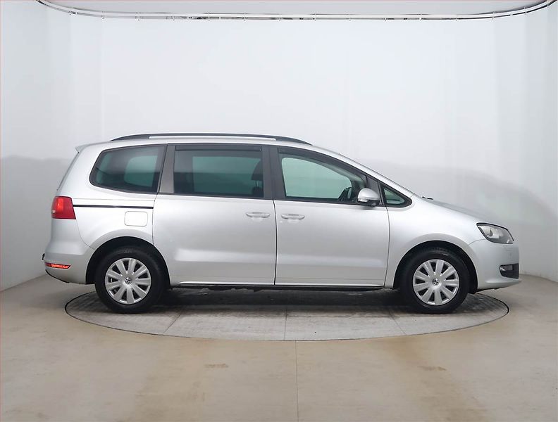 Volkswagen Sharan (2013) 2.0 TDI, Automat, Xenony - fotka 6 z 19